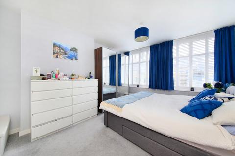 2 bedroom flat for sale, Chapel Yard, Wandsworth, London