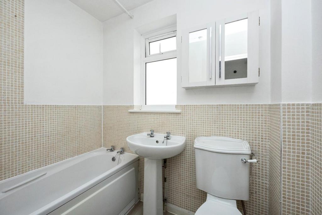 Bathroom (2).JPG