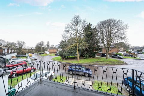 16 Chestnut Manor Close, Staines-upon-thames, TW18 1AQ