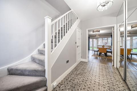 16 Chestnut Manor Close, Staines-upon-thames, TW18 1AQ
