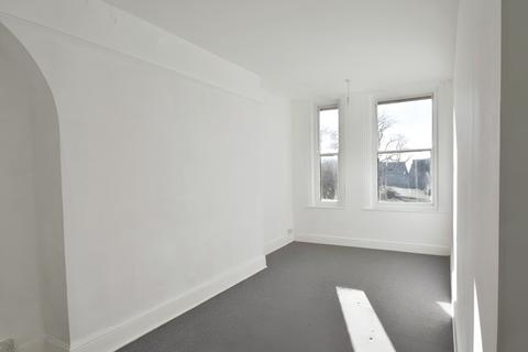 2 bedroom flat to rent, Castle Hill Rochester ME1