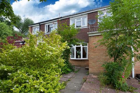 3 bedroom terraced house to rent, Stackfield Road, Crawley RH11