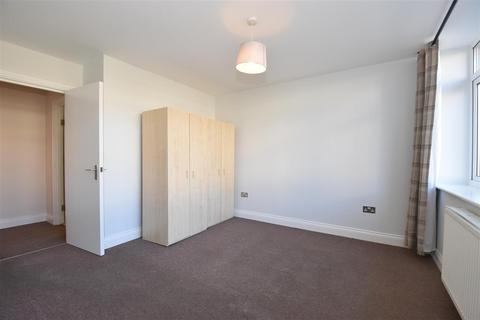 2 bedroom flat to rent, The Boulevard, Northgate, Crawley