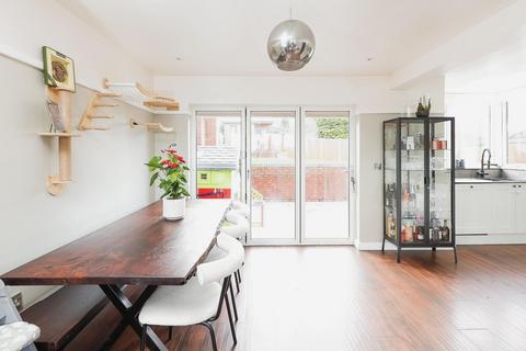16 Moss Drive, Sutton Coldfield, B72 1JQ