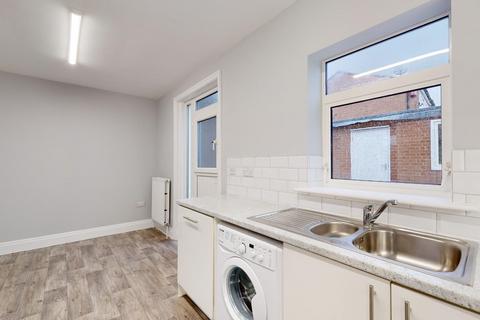 3 bedroom terraced house to rent, Leeds Road, Ilkley