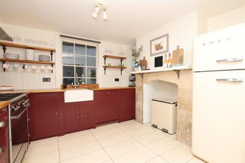 3 bedroom house to rent, Lower Camden Place, Bath BA1