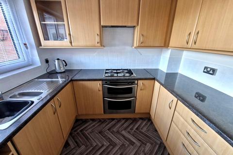 2 bedroom terraced house to rent, Chapelside, Rugeley. WS15 2WF