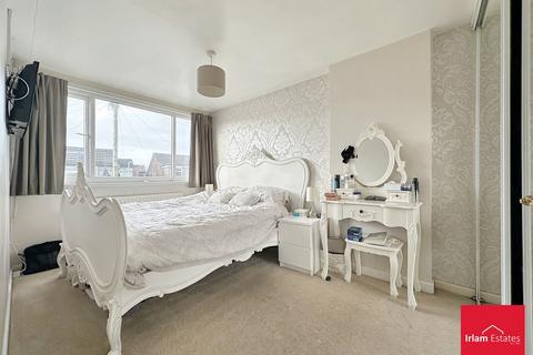 6 Farnham Drive, Irlam, Manchester, M44 6DG