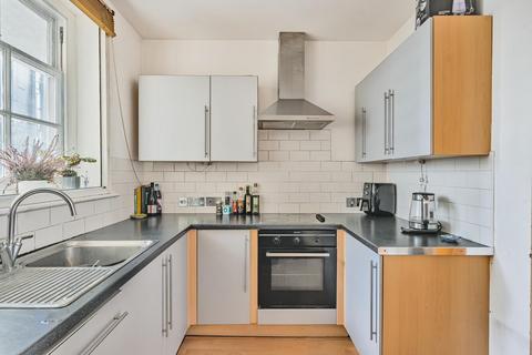 3 bedroom flat for sale, Shepherds Bush Road, Hammersmith