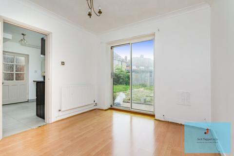 3 bedroom semi-detached house to rent, Midhurst Walk, Hove, BN3