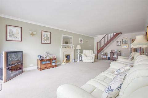 4 bedroom detached house for sale, Wycombe Road, Holmer Green HP15