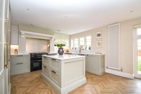 5 bedroom detached house for sale, Corry Avenue, Hampshire GU46
