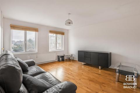 1 bedroom maisonette for sale, Laing Close, Hainault