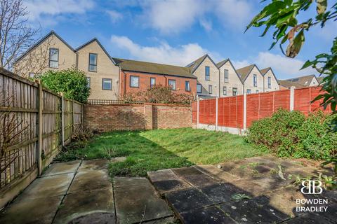 1 bedroom maisonette for sale, Laing Close, Hainault