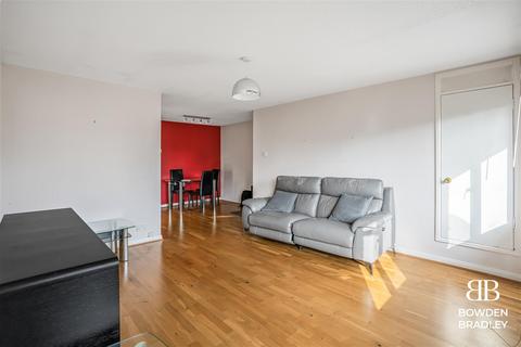 1 bedroom maisonette for sale, Laing Close, Hainault