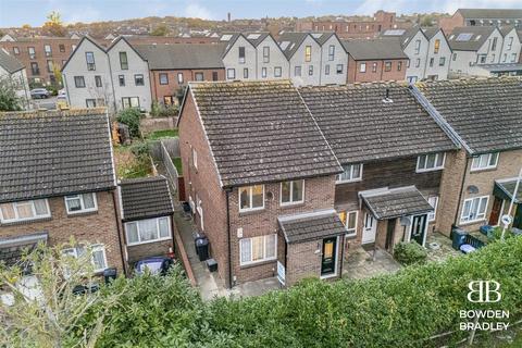 1 bedroom maisonette for sale, Laing Close, Hainault