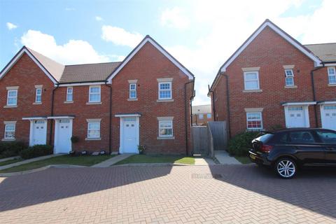 3 bedroom end of terrace house to rent, Castle Drive, Margate