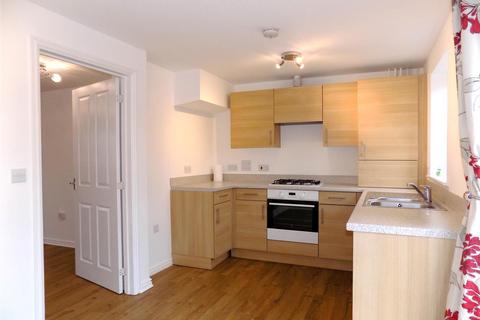 3 bedroom end of terrace house to rent, Castle Drive, Margate