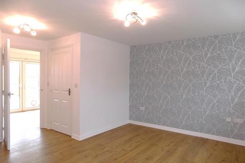 3 bedroom end of terrace house to rent, Castle Drive, Margate