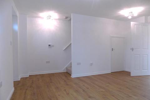 3 bedroom end of terrace house to rent, Castle Drive, Margate