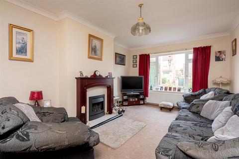 16 Common Road, Dunnington, York, YO19 5NG