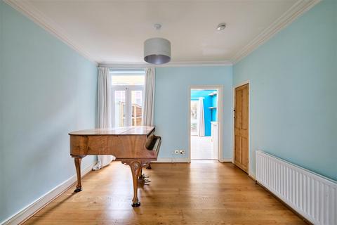 19 Geraldine Road, London, W4 3PA