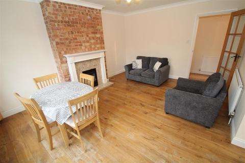 2 bedroom maisonette to rent, Paddocks Close, Harrow HA2 8NP