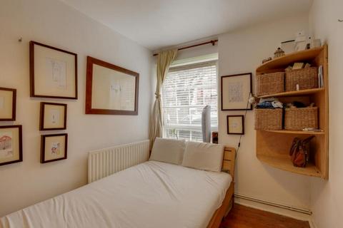 3 bedroom flat for sale, Staple Street, London