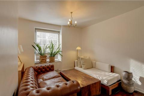 3 bedroom flat for sale, Staple Street, London