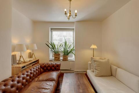 3 bedroom flat for sale, Staple Street, London