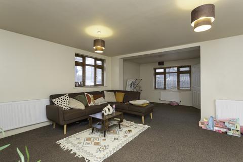 2 bedroom flat for sale, Otley Road, Guiseley LS20