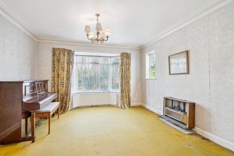 15 Briants Close, Pinner, HA5 4SY