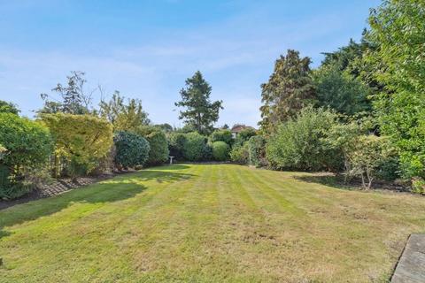 15 Briants Close, Pinner, HA5 4SY