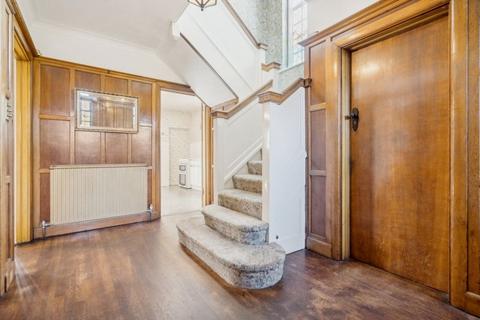 15 Briants Close, Pinner, HA5 4SY