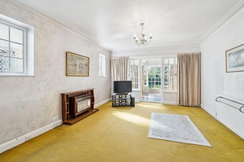 15 Briants Close, Pinner, HA5 4SY