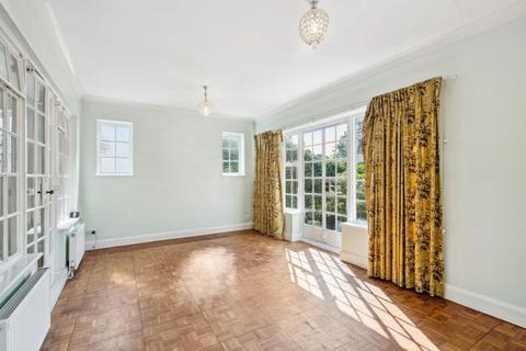 15 Briants Close, Pinner, HA5 4SY