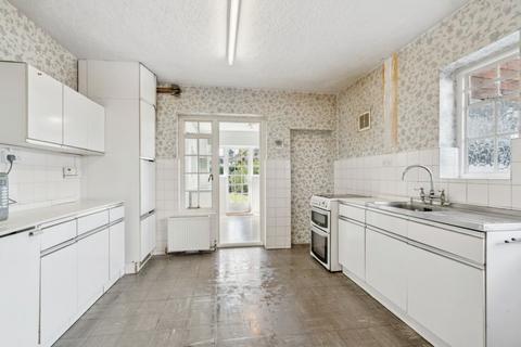 15 Briants Close, Pinner, HA5 4SY