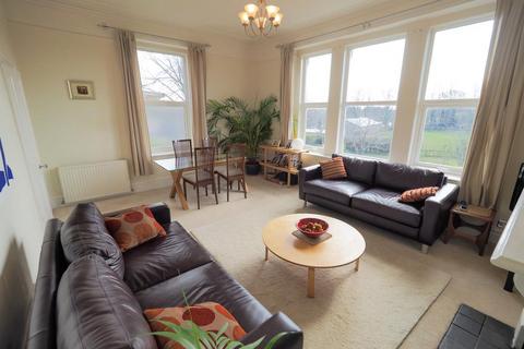 2 bedroom apartment to rent, North Road, Bath