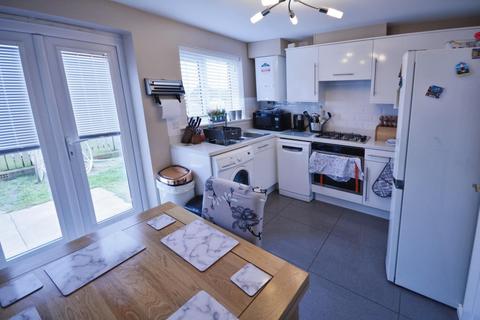 3 bedroom townhouse for sale, Ivatt Walk, Shildon