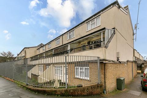 2 bedroom apartment for sale, Hood Close, CROYDON, Surrey, CR0