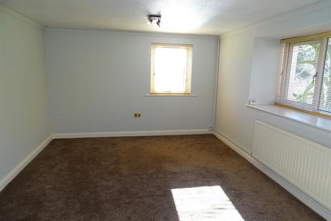 2 bedroom flat to rent, The Knoll, Palace Road, Ripon