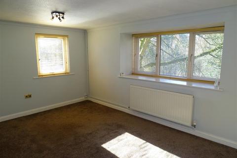 2 bedroom flat to rent, The Knoll, Palace Road, Ripon