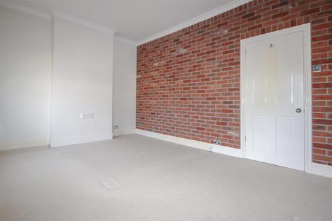 3 bedroom cottage to rent, Woodman Road, Brentwood