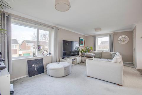 2 bedroom flat for sale, Wellfield, High Wycombe HP15