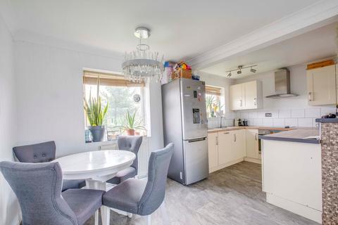 2 bedroom flat for sale, Wellfield, High Wycombe HP15