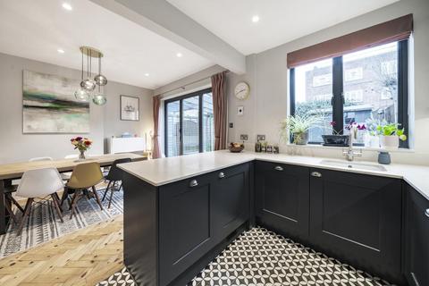 21 Hillworth Road, London, SW2 2DZ