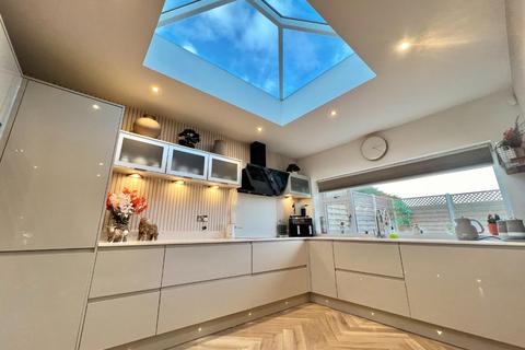 19 Clough Fields Road, Hoyland, Barnsley, S74 0BJ