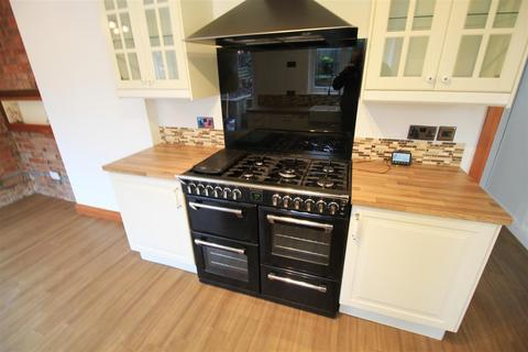 20 Bearswood Close, Hyde, SK14 5NR