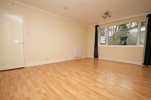 2 bedroom flat to rent, Mountcombe Close, Surbiton KT6