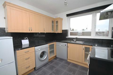 2 bedroom flat to rent, Mountcombe Close, Surbiton KT6